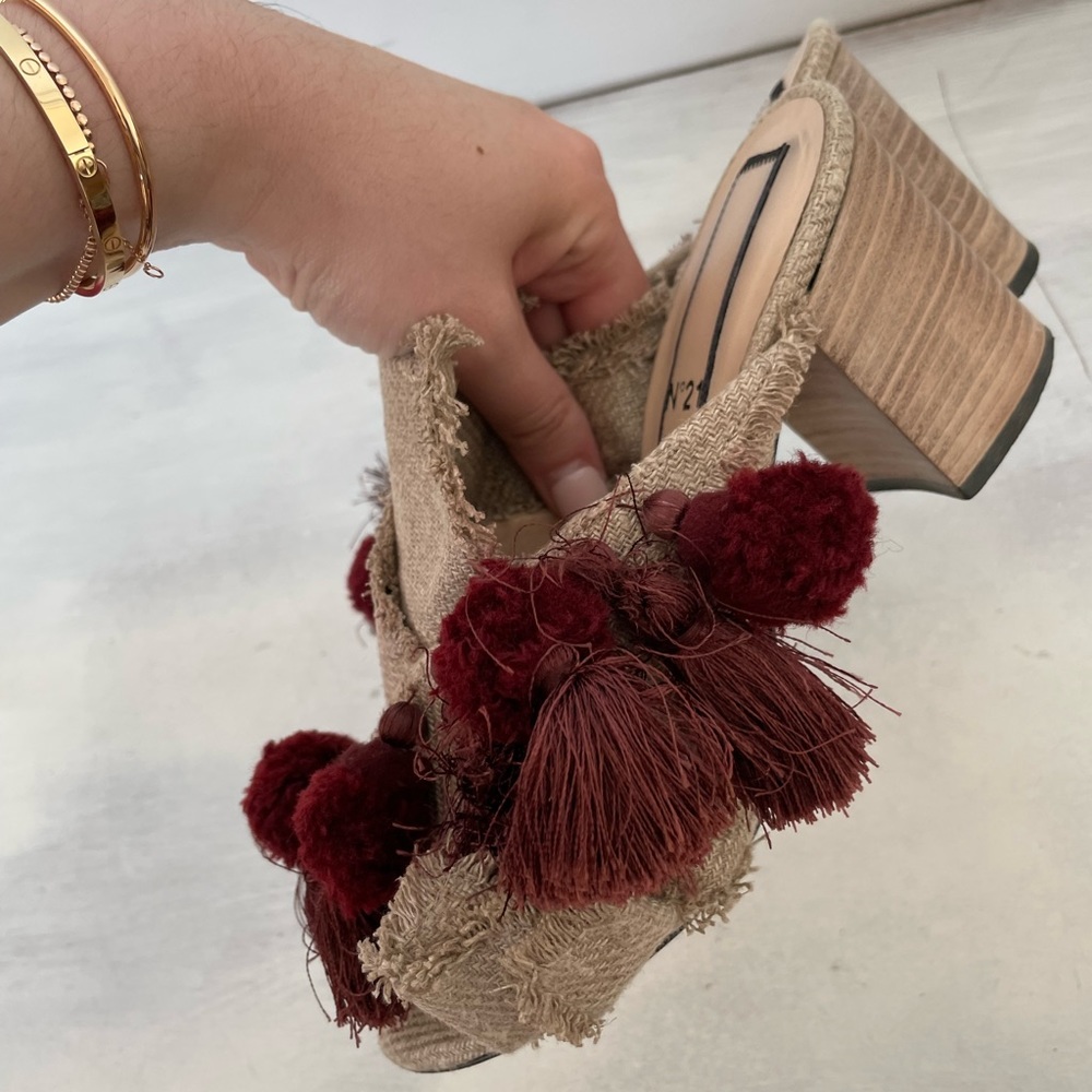 No. 21 Beige Canvas Pom Pom Fringe Tassel Burgundy Mules Pumps Slip On - Picture 6 of 10